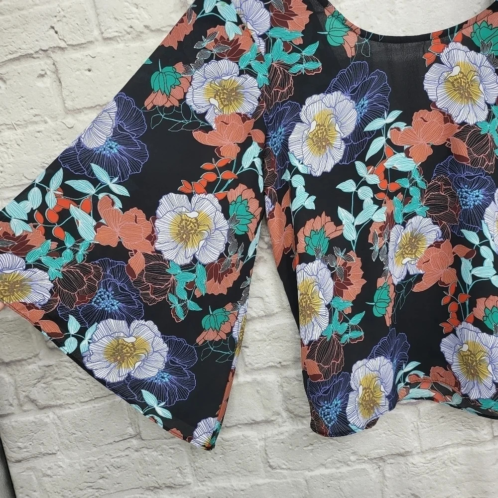 Lily White Floral Knotted Back Bell Sleeve Top Sz M - Picture 3 of 13